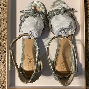 Jewel Badgely Mischka Lena Silver sandal. Size 8